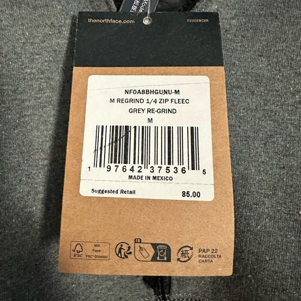 NWT‎ The North Face Mens Regrind 1/4 Zip  Pullover - Size Medium